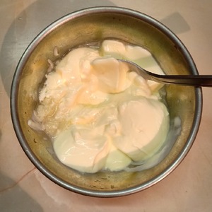 Салат из капусты с сыром чечил Салат из капусты с сыром чечил