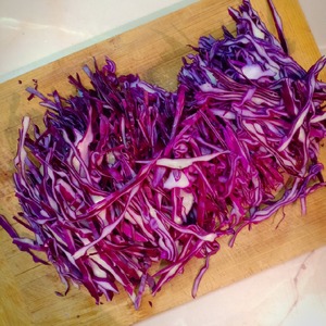 Салат из капусты с сыром чечил Салат из капусты с сыром чечил