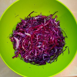 Салат из капусты с сыром чечил Салат из капусты с сыром чечил