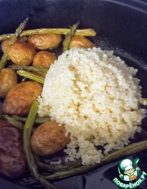 Салат из картофеля, спаржи и миндаля