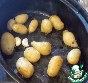 Салат из картофеля, спаржи и миндаля