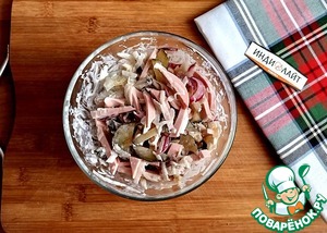 Салат из колбасы и редьки