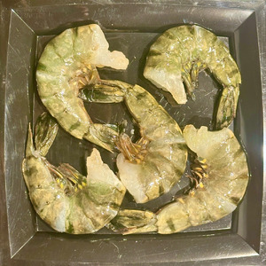 Салат из креветок и авокадо