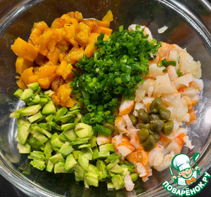 Салат из креветок и авокадо