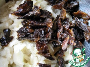 Салат из квашеной капусты с черносливом