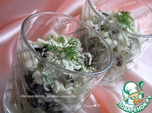 Салат из квашеной капусты с черносливом