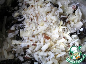 Салат из квашеной капусты с черносливом