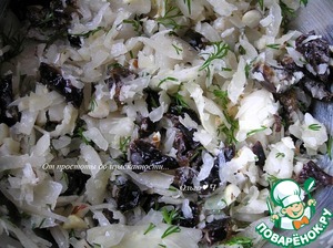 Салат из квашеной капусты с черносливом