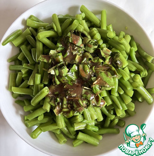 Салат из маринованной стручковой фасоли