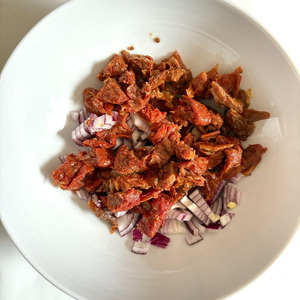 Салат из маринованной стручковой фасоли