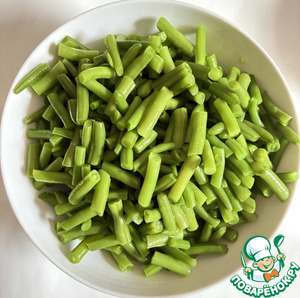 Салат из маринованной стручковой фасоли