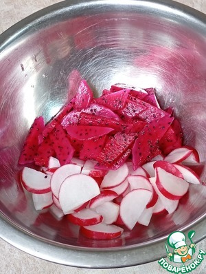 Салат из питахайи с редисом Салат из питахайи с редисом