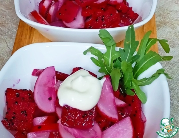 Салат из питахайи с редисом Салат из питахайи с редисом