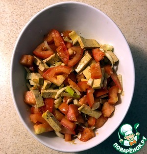 Салат из помидор с тофу