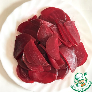 Салат из свеклы и карамелизированной груши Салат из свеклы и карамелизированной груши