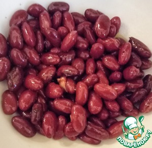 Салат из тунца, фасоли и помидоров