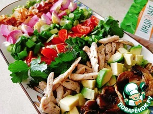Салат Кобб с индейкой и шампиньонами Салат Кобб с индейкой и шампиньонами