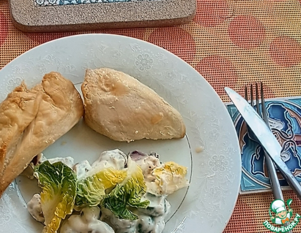 Салат по мотивам куриных сувлаки