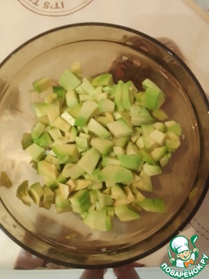 Салат с авокадо и овощами