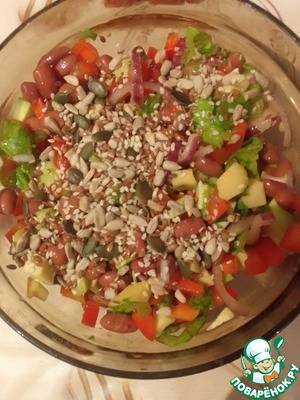 Салат с авокадо и овощами