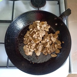 Салат с фасолью, грибами и курицей Салат с фасолью, грибами и курицей