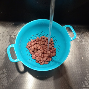 Салат с фасолью, огурцами и яйцами