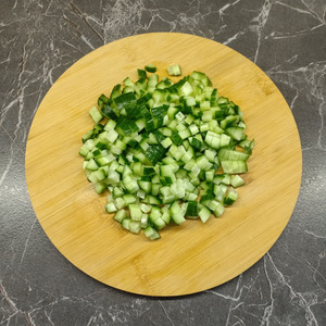 Салат с фасолью, огурцами и яйцами