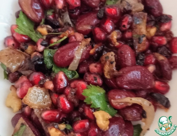 Салат с гранатом и орехами Салат с гранатом и орехами