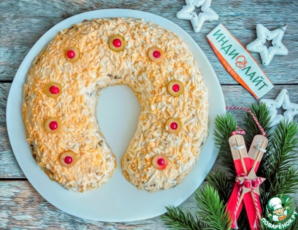 Салат с индейкой и грибами "Подкова" Салат с индейкой и грибами "Подкова"