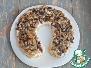 Салат с индейкой и грибами "Подкова" Салат с индейкой и грибами "Подкова"