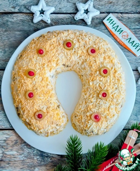 Салат с индейкой и грибами "Подкова" Салат с индейкой и грибами "Подкова"