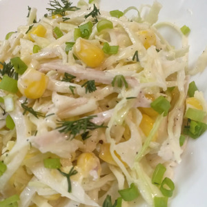 Салат с кальмарами и капустой