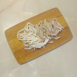 Салат с кальмарами и капустой