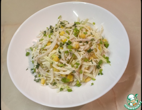 Салат с кальмарами и капустой