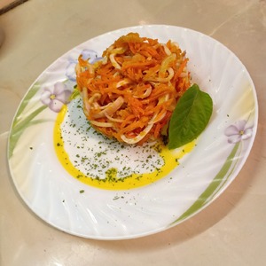 Салат с кальмарами и зажаркой Салат с кальмарами и зажаркой