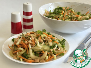 Салат с китайской капустой, морковью и огурцом