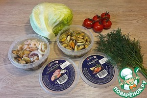 Салат с коктейлем из рассольных морепродуктов