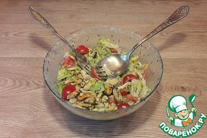 Салат с коктейлем из рассольных морепродуктов