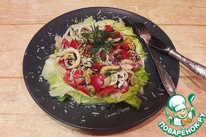 Салат с коктейлем из рассольных морепродуктов