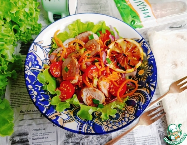 Салат с купатами и острой морковью Салат с купатами и острой морковью