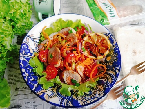 Салат с купатами и острой морковью Салат с купатами и острой морковью