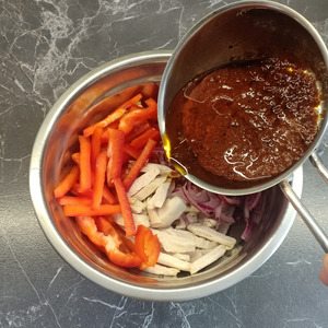 Салат с курицей и болгарским перцем