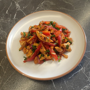 Салат с курицей и болгарским перцем