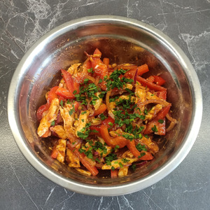 Салат с курицей и болгарским перцем