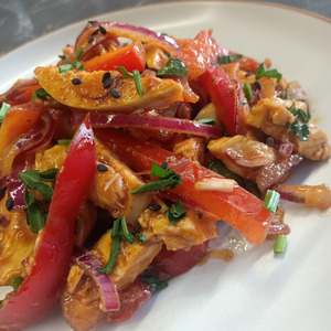 Салат с курицей и болгарским перцем