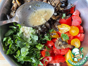 Салат с курицей и жареными баклажанами Салат с курицей и жареными баклажанами