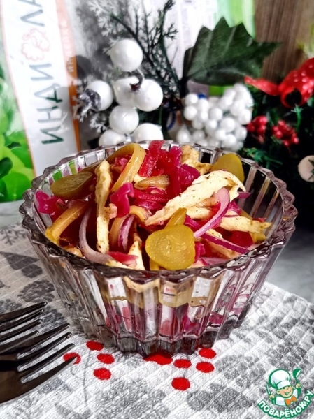 Салат с квашеной капустой и индейкой Салат с квашеной капустой и индейкой