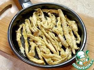 Салат с квашеной капустой и индейкой Салат с квашеной капустой и индейкой