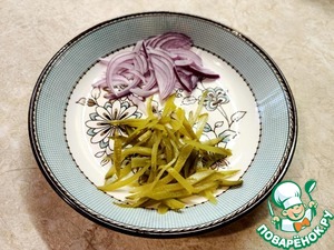 Салат с квашеной капустой и индейкой Салат с квашеной капустой и индейкой