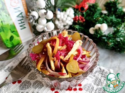 Салат с квашеной капустой и индейкой Салат с квашеной капустой и индейкой